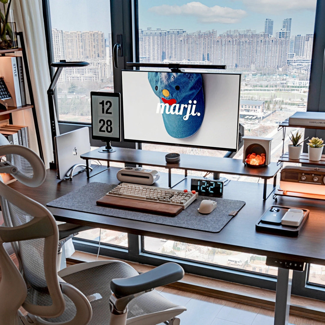 7 Benefits of Using a Monitor Arm in Your Workstation